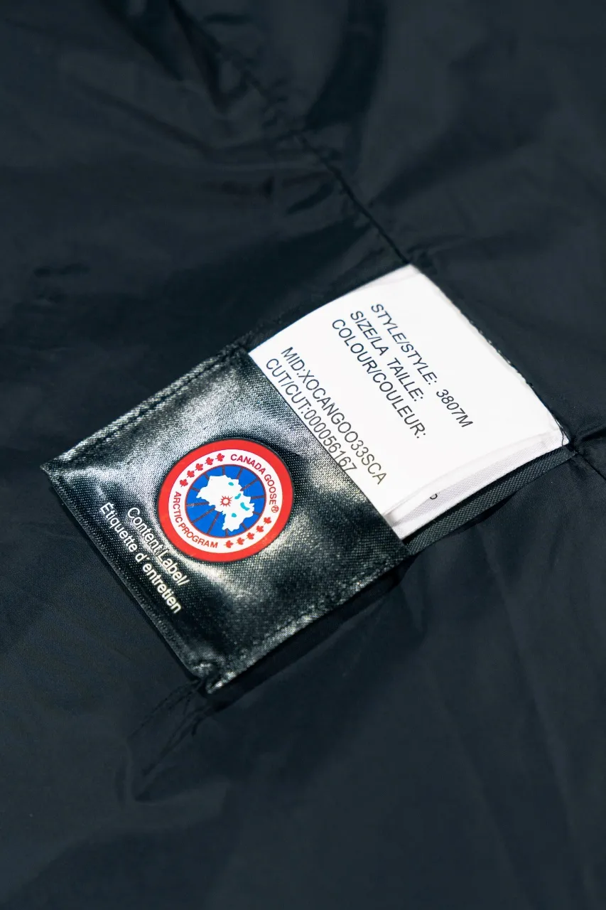 P820 official website synchronizes the top Canada Goose CANADA. GOOSE 42 models ❣️❣️❣️ The new expedition goose limited edition comes from the top domestic development team. It is currently the highest version on the market and in the country (there is no one). You can compare it at will. The top version exclusively for purchase must be high-quality. If there is a better product than mine, the clothes will be given to you. Analysis of the new expedition limited edition: (Trademark): For the chest LOGO, we use exclusively custom-dyed embroidery thread. The imported Behringer embroidery machine truly achieves 100% reproduction and is guaranteed to be completely consistent with ZP. The embroidery thread has zero color difference, the maple leaves are full and clear, and the details are perfect. Different from the crooked and fuzzy embroidery on the market, I honestly don’t know what kind of machine can embroider like this! A fake look! (We can guarantee that no one of our peers is more attentive and professional than us!) (Fabric): The new expedition model is made of exclusive high-end fabrics, abandoning the old expedition 21-count all-round fabric! The front piece is made of 18-count glue, and the back piece (sleeves) is made of a unique combination of pongee wool plaid, which restores the taste that ZP should have. It ensures the comfort and fit of the upper body while ensuring the 5-level cold protection index. It achieves the comfort of the fabric covering the mouth and the 5-level cold protection index of the old Expedition. The difference between market products can be seen at a glance. Cheap fabrics can be used to make sexy underwear, but forget about making down jackets! I really can’t do it without buying the original version and dismantling it! (Accessories): Spend a lot of money to develop private model customization, no matter the cost, as long as every detail is perfect! The original 1:1 mine buckle, the thorns on each buckle are very obvious! It took me 2 months to find the imported cuff ribbing. It is comfortable, warm and feels great! The original one-to-one molded landmine buckle/comma buckle/zipper embryo/four-button buckle/, washed label/dyed cuff thread/are all made with great care! It’s so different from the summer sock-like cuffs on the market that I can’t stand it! What is this! Different from the cheap male models used in the market! It looks too cheap, no contrast means no harm! Size: S-XXL